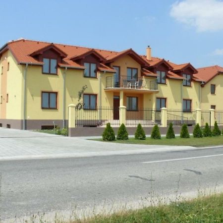 Hotel Aquasleep II Veľký Meder Esterno foto