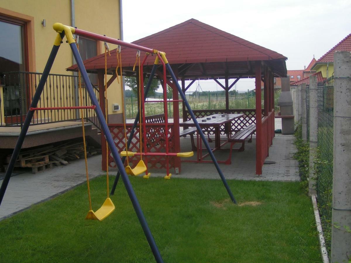 Hotel Aquasleep II Veľký Meder Esterno foto