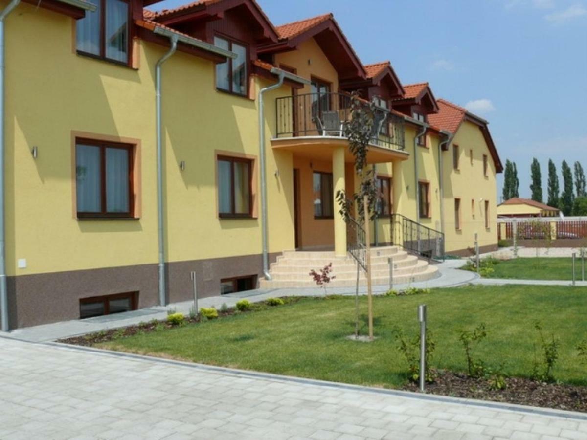 Hotel Aquasleep II Veľký Meder Esterno foto