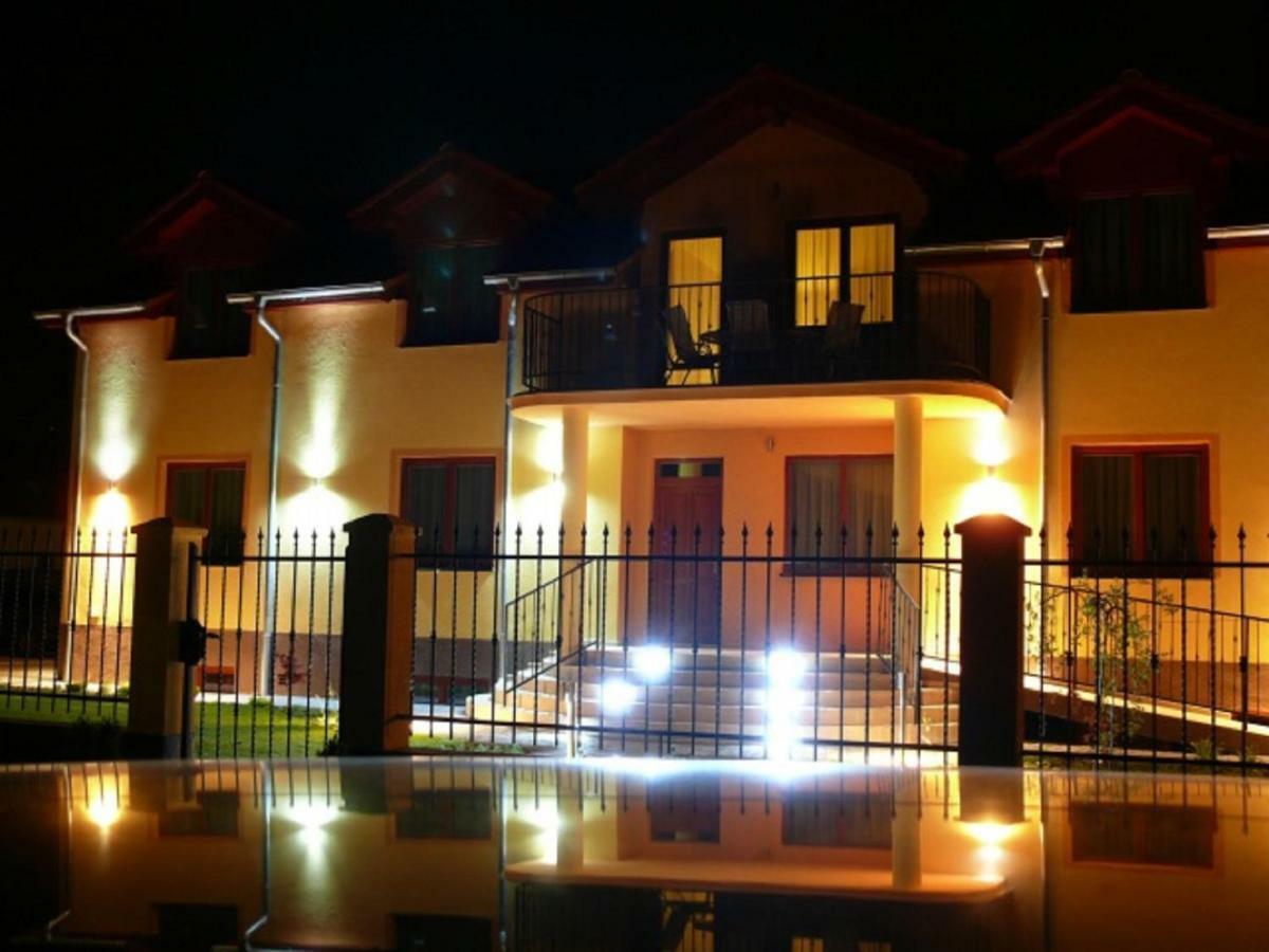 Hotel Aquasleep II Veľký Meder Esterno foto
